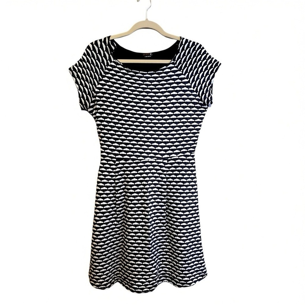 Renee C Dress Black Gray White Quilted Textured Short Sleeve SZ M Stretch Swing